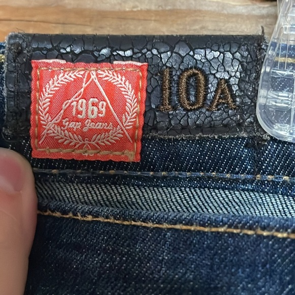 GAP 1969 size 10 Average Dark Wash Cut-off/ Cuffed High-rise 6”-8” Denim Shorts - Picture 2 of 12